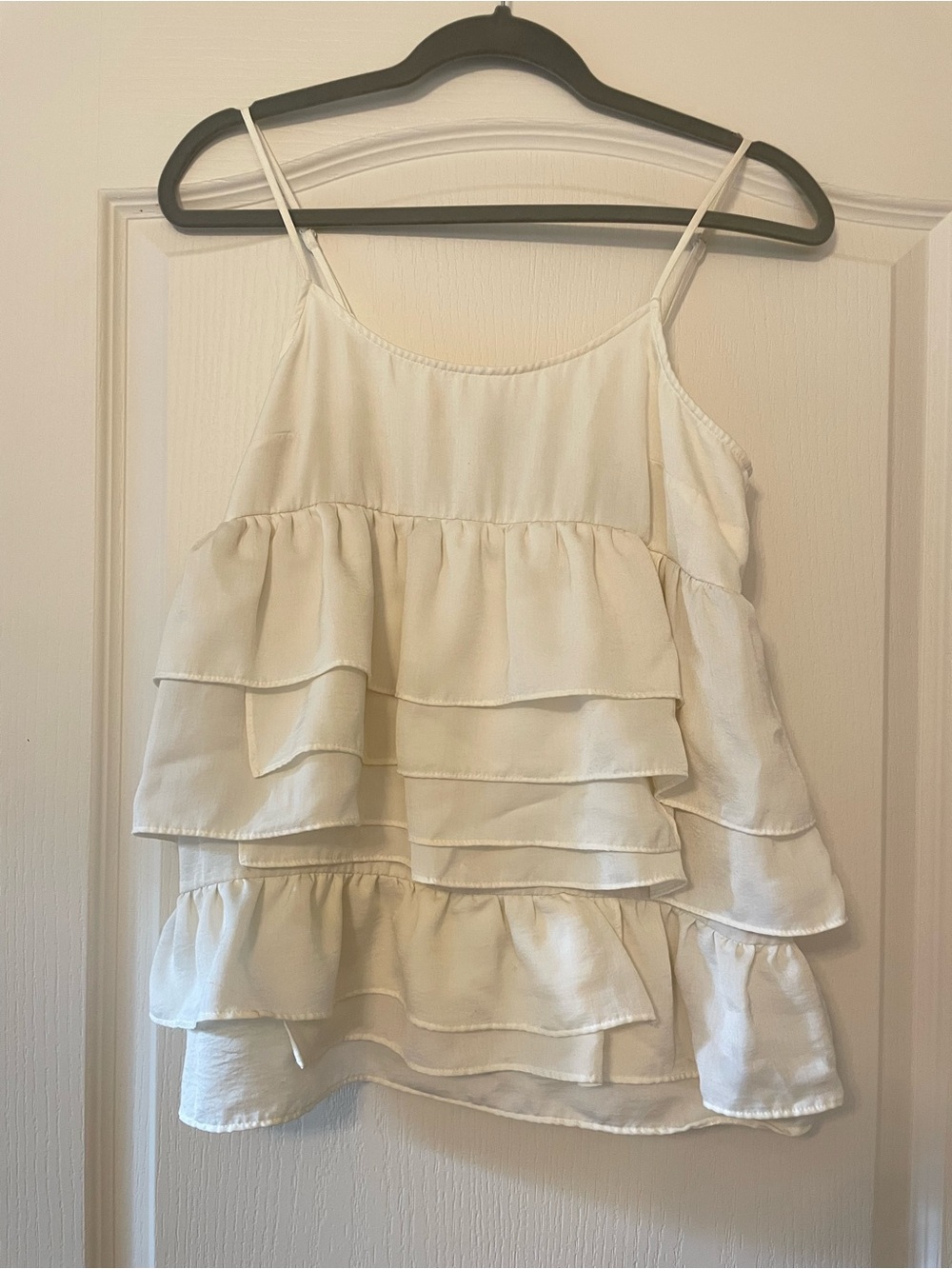Who What Wear Cream Tiered Ruffle Spaghetti Strap Camisole